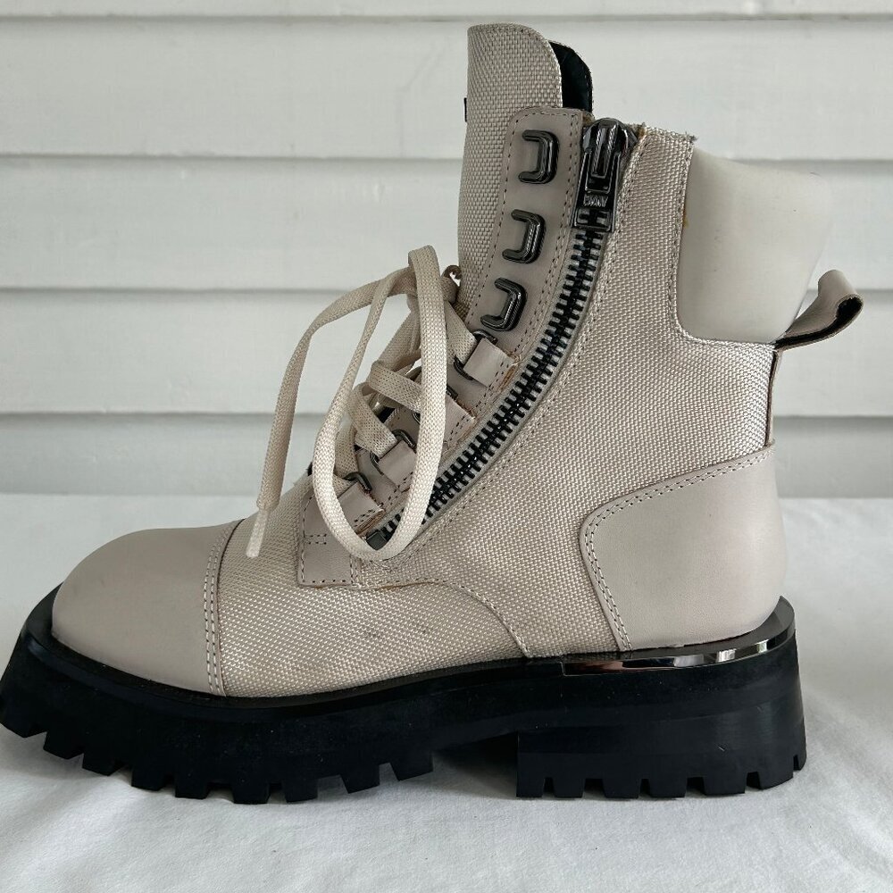 DKNYβ River Lace Up Winter Combat Boots Neutral Lug Sole Leather Size 5M